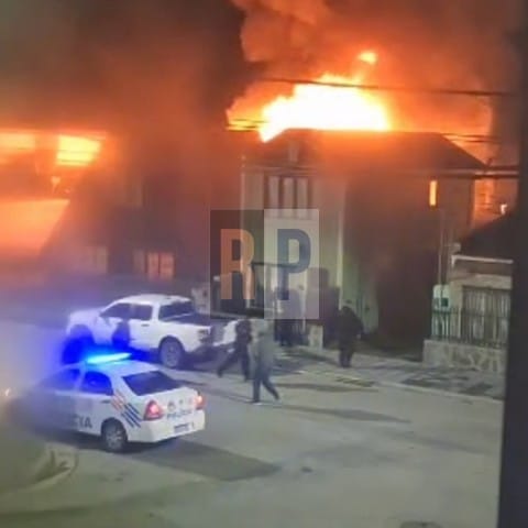 Incendio de una vivienda en Ushuaia y siniestro intencional de un auto ...