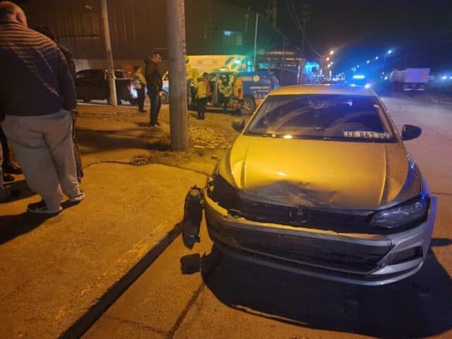 Un efectivo policial resultó herido tras un choque de un Uber - BriefTDF